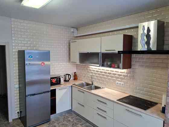 сучасна невеличка 2-х кімнатна квартира в ж.к. Лебединий Киев