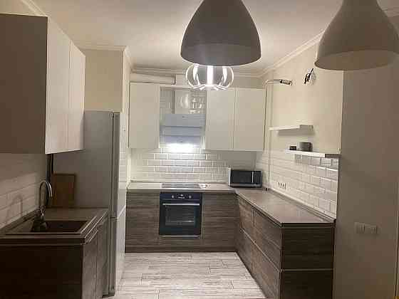 Сдам 1-комн.  квартиру-студио  возле метро с дизайнерским ремонтом Киев