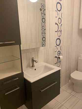 Сдам 1-комн.  квартиру-студио  возле метро с дизайнерским ремонтом Киев