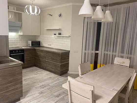 Сдам 1-комн.  квартиру-студио  возле метро с дизайнерским ремонтом Киев