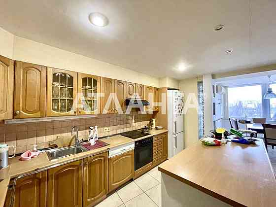 Продам красивую квартиру в кирпич. доме спецпроекта на ул. Армейская! Одеса