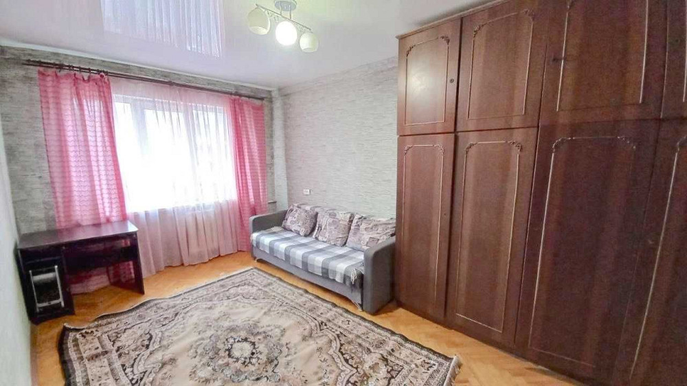 метро Печерская и Дворец Украина 2х квартира Киев - изображение 2