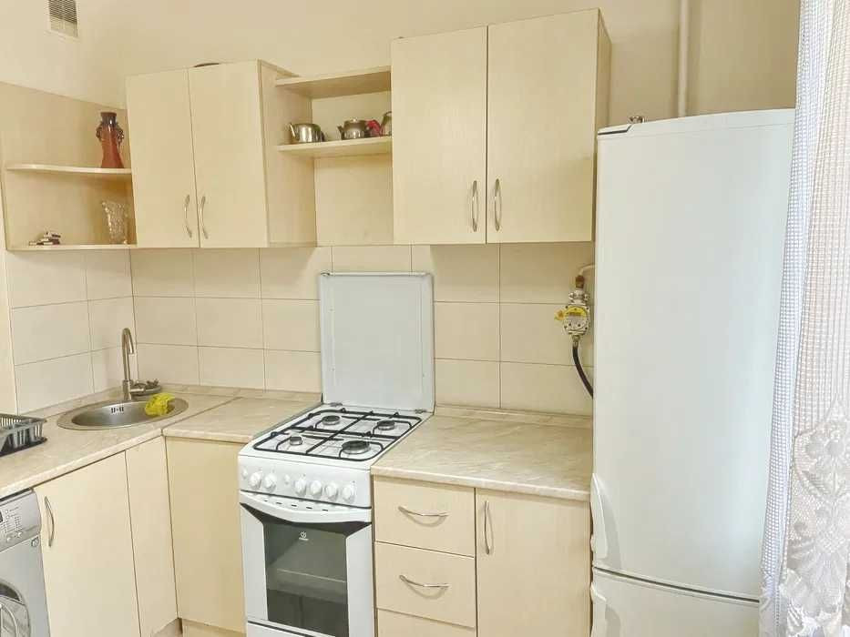 метро Печерская и Дворец Украина 2х квартира Киев - изображение 3