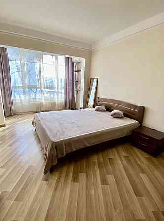 Затишна двокімнатна Оболонь  м.Минська 3хв. Киев