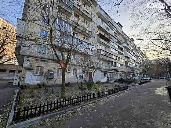 Продаж 4 кім метро Лівобережна на Бориса Матроса 4Б Киев