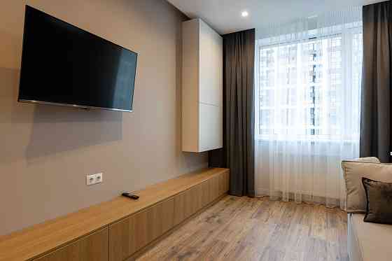 Здам 1-кімнатну квартиру ЖК Варшавський(власниця).Дизайнерський ремонт Киев