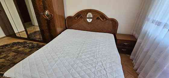 3х кім кв. Біля метро Осокорки.  2 хв пішки.. Киев