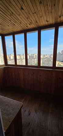 3х кім кв. Біля метро Осокорки.  2 хв пішки.. Киев