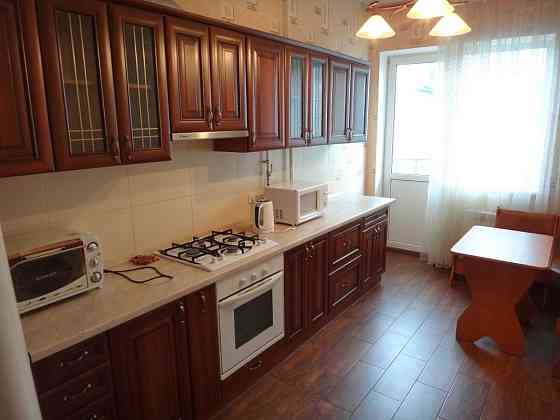 Здається 1 км. Квартира 46м2 Киев