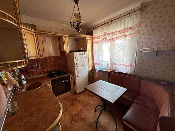 Продаж 3-х кімн. квартири на м. Печерська (вул.Коновальца 37) Київ