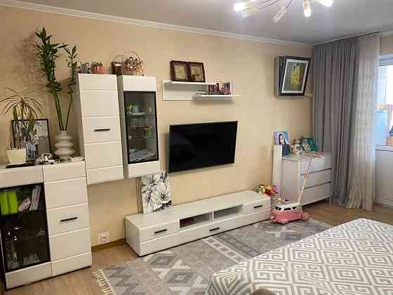 Продам 2к квартиру Троєщина Червоної Калини Маяковського Київ