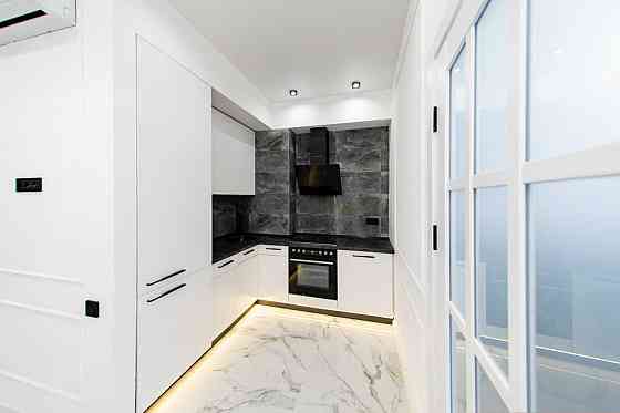 ЖК Родос, Генуэзская, кухня-студия и 2 спальни. Евроремонт. Балкон Одеса