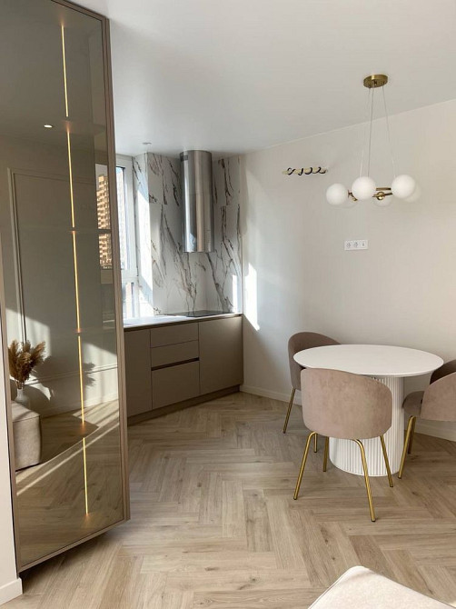 Продам 2к квартиру з новим дизайнерським ремонтом в ЖК Центральний 2! Ірпінь - зображення 1