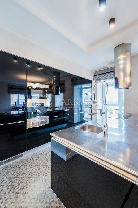 Центр Поділ Почайнинська Щекавицька Нижній Вал 4 кімнатна з ремонтом Київ - зображення 1