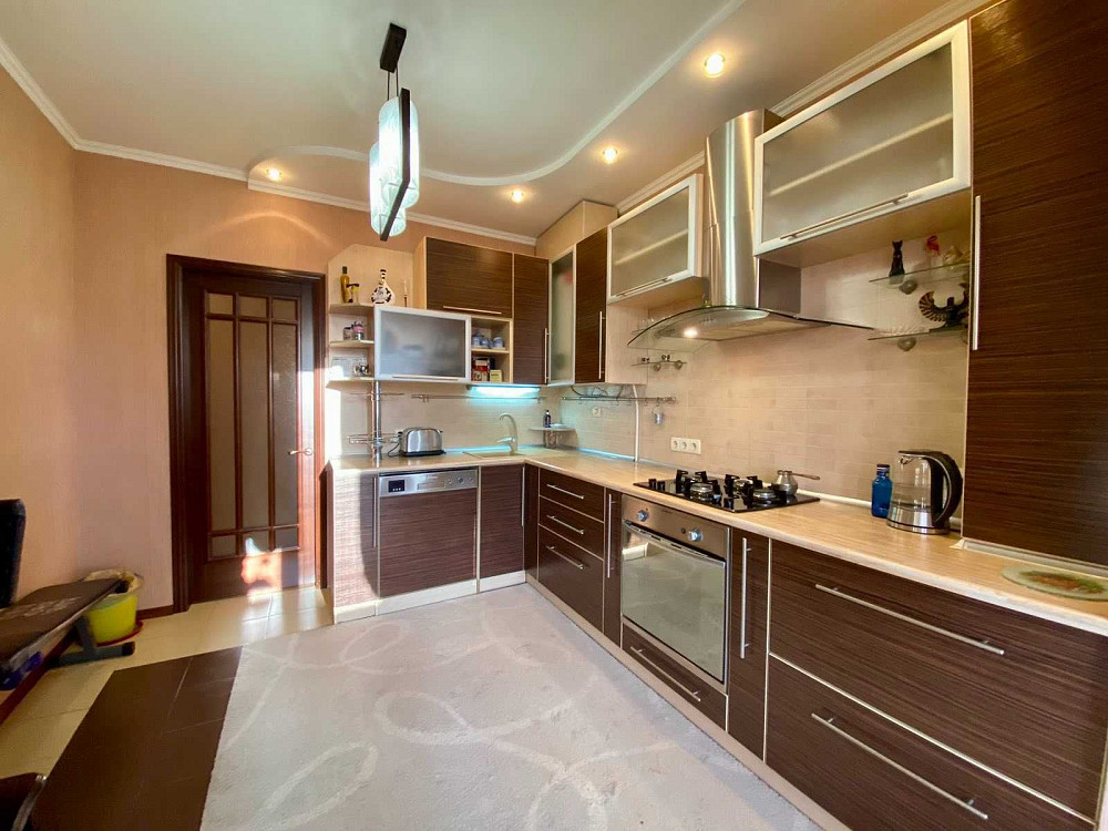 Большая трехкомнатная квартира в коттеджном доме в Лесках. Николаев - изображение 1