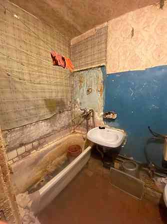 Продам квартиру Теремки 2, вул. Дмитра Луценко 5Б під ремонт Київ