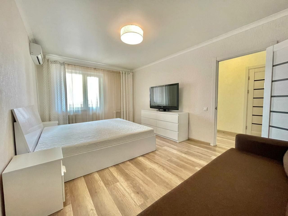 Аренда 2К. 77 м2 Пчелки 4 , Драгоманова , Позняки,  Осокорки Київ - зображення 1