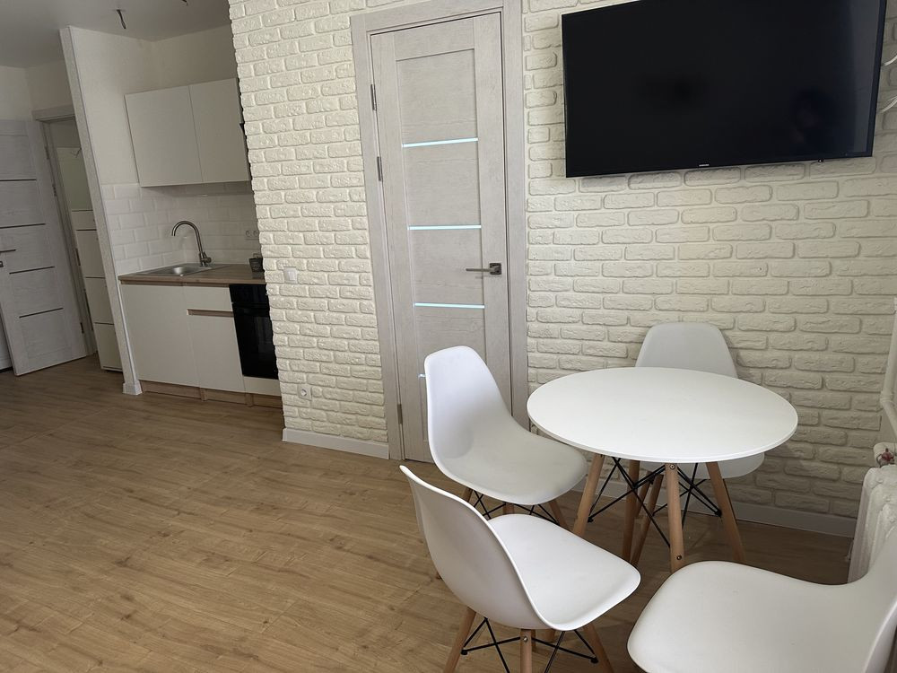 Економічна тепла двушка-трьошка в центрі Вишневого. Після ремонту Вишневе - зображення 1