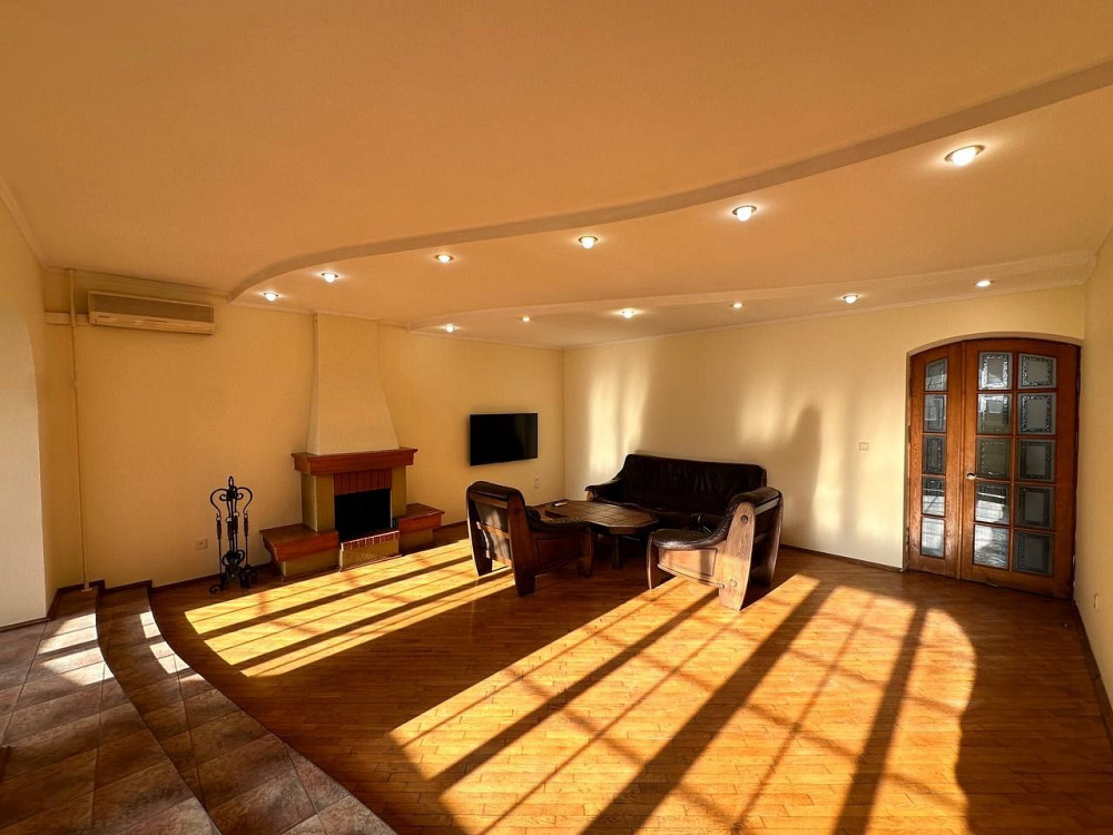 Продається 4 кімнатна квартира в центрі Івано-Франківськ - зображення 1