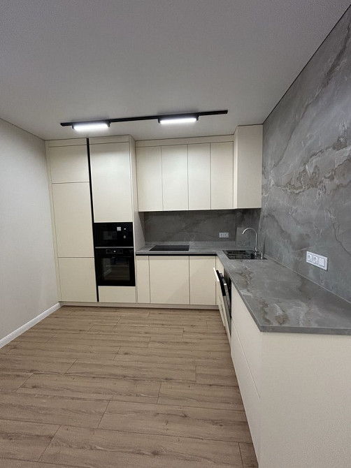 Продаж просторої 1,5 кімнатної квартири Ужгород - изображение 3