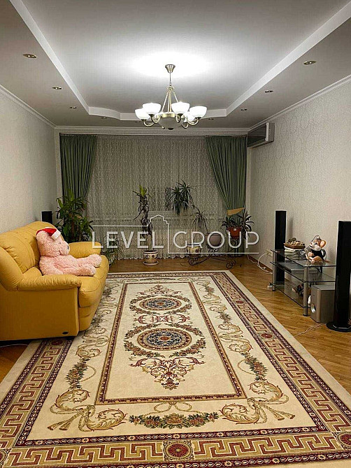 Велика 3-кімнатна квартира по вулиці Здолбунівська, Лівий берег. Київ - зображення 1