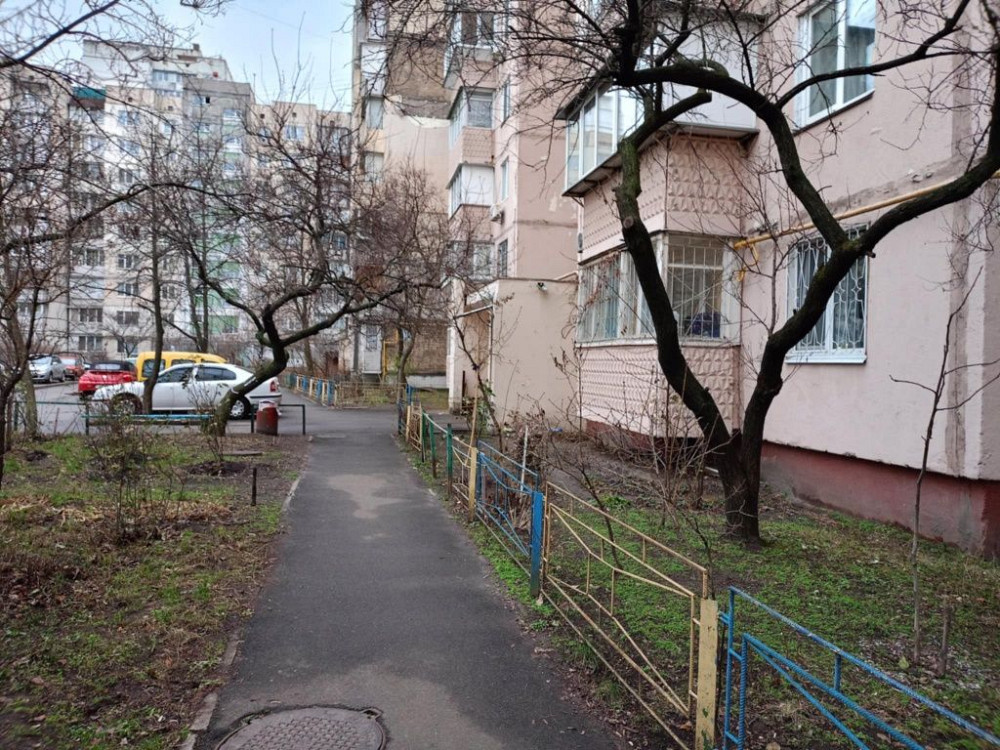 Двокімнатна біля метро Героїв Дніпра Київ - зображення 1