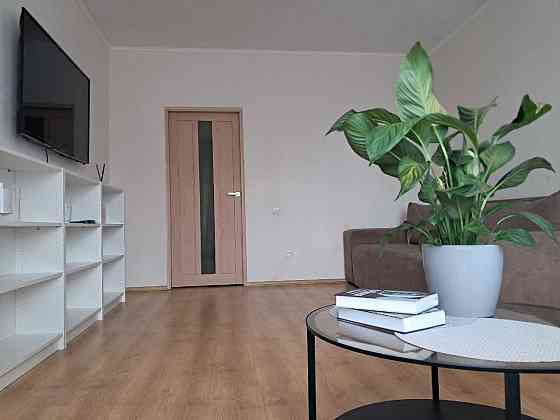 Волинська 10, Чудова та світла сучасна квартира 72кв.м, 4 поверх Київ