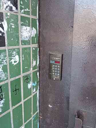 Сдам трехкомнатную конец Слобожанского проспекта Днепр