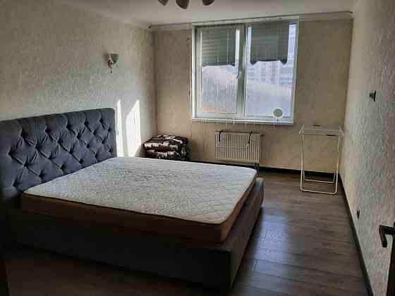 Здам дуже гарну велику 2 к квартирк по вул Симоненко 111варіанти Бровари