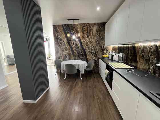 Продам велику двокімнатну квартиру із шикарним прямим видом на море. Одеса