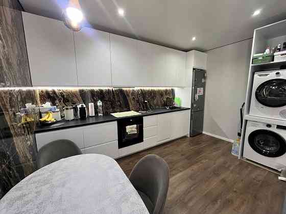 Продам велику двокімнатну квартиру із шикарним прямим видом на море. Одеса