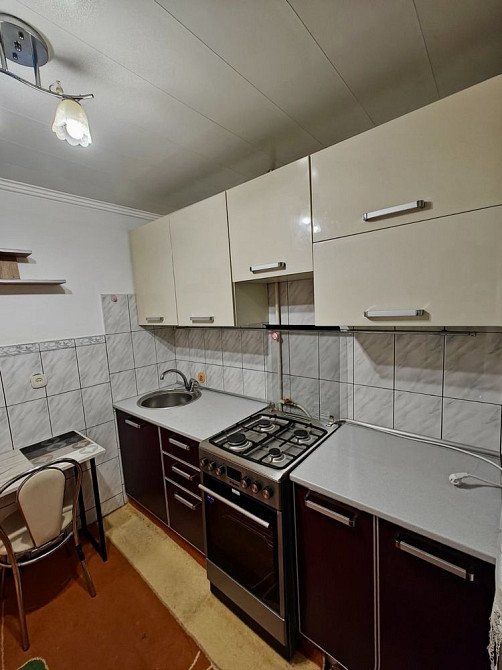 Здам 1 кімнатну, ПОЛЄТАЄВА (НЕБЕСНОЇ СОТНІ), ЗАСКЛЕНИЙ балкон, вільна! Чернівці - зображення 2