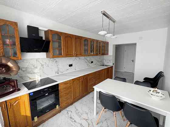 Печерськ, трикімнатна роздільні кімнати, поряд ботанічний сад Киев