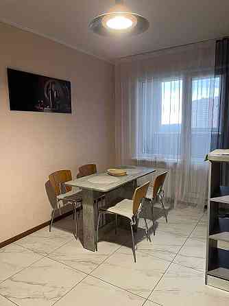 Оренда 2к квартри, вул. Ревуцького 54, м. Харьківська Киев