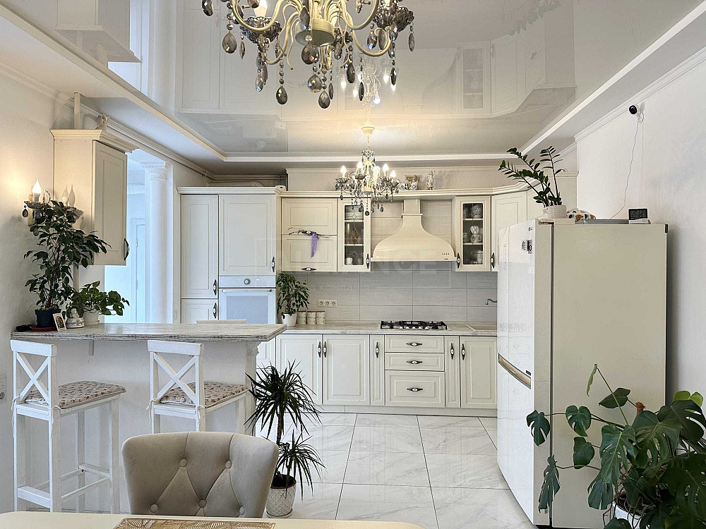 3к квартира з дизайнерським ремонтом у центрі Івано-Франківськ - зображення 3