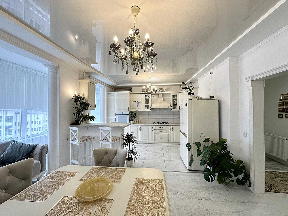 3к квартира з дизайнерським ремонтом у центрі Івано-Франківськ - зображення 2