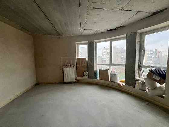 Продаж 3км квартири з чорновим ремонтом площею 83,8 м² вул. Бандери Івано-Франківськ