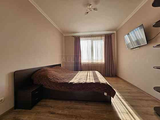 Простора 3 кімнатна квартира 86м2 на зручному 4 поверсі з ремонтом Івано-Франківськ