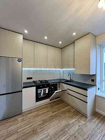 Крута 1км квартира з обжитій новобудові Ивано-Франковск