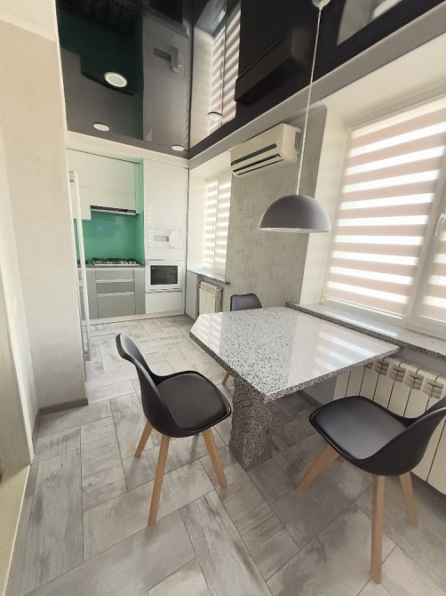 Продам 2-кімнатну квартиру з якісним ремонтом 129кв.. Кривой Рог - изображение 1