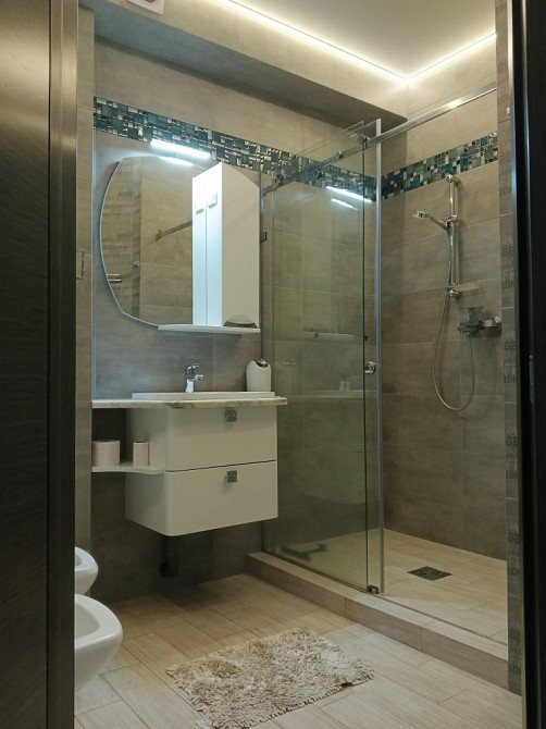 Большая 2к квартира с рем. в центре Днепра,низ пр Поля на  длит аренду Дніпро - зображення 1