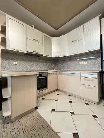 Саперно-Слобідська, 24, велика 1 кімнатна, м. Деміївська Київ