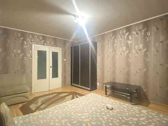 Оренда 2к розд квартири, Троєщина (початок) Киев