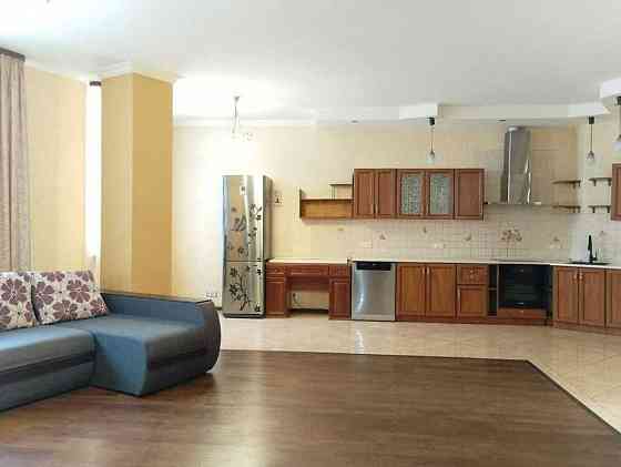 Инглези: просторная квартира в новом доме на Таирова возле City Centеr Одесса