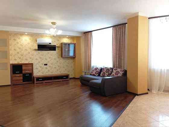 Инглези: просторная квартира в новом доме на Таирова возле City Centеr Одесса