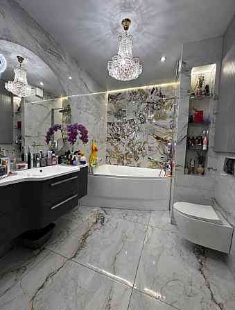 Продам 2-кімнвтну квартиру жк Русанівська гавань Київ