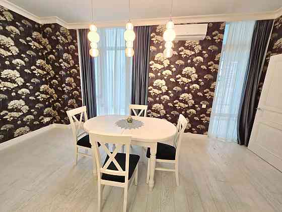 Оренда 3-кімнатної квартири в VIP ЖК «Бульвар Фонтанів».
Пер Київ