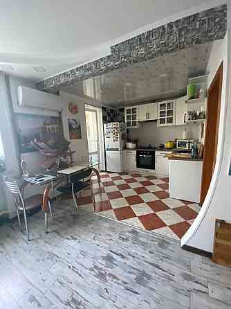 Продам 2 кімн. квартиру покращенного плпнування в центрі Кременчуг