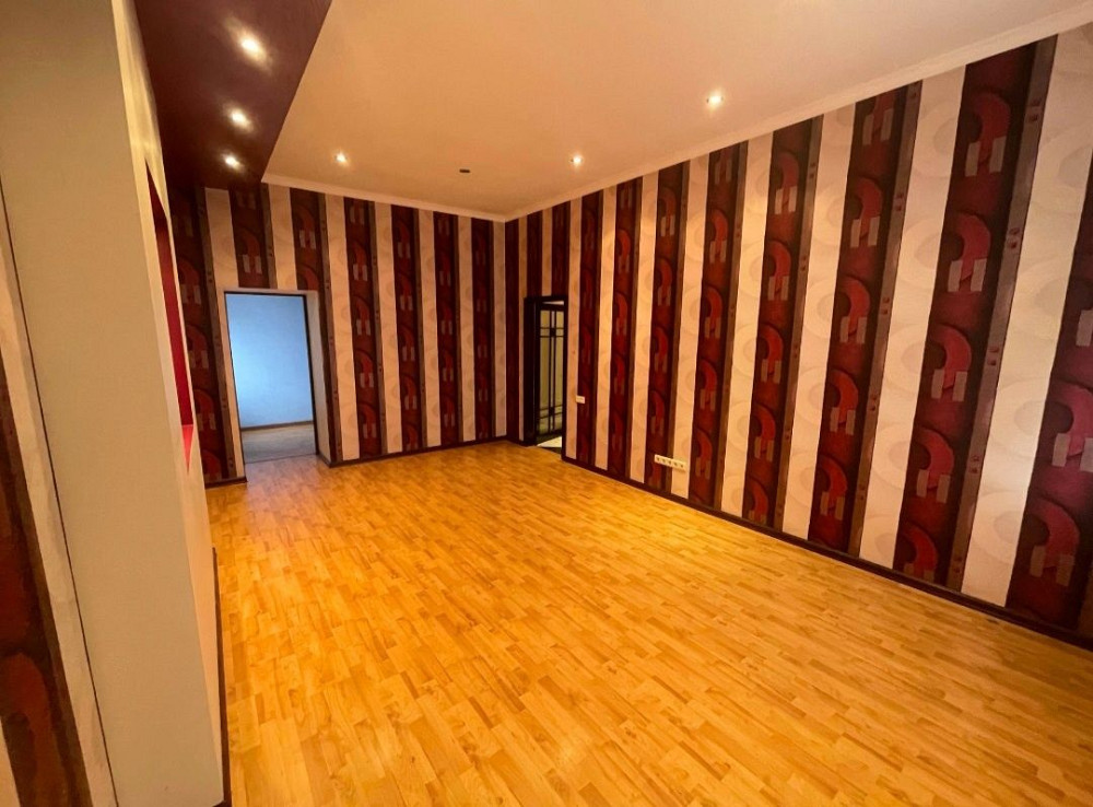 Фонтан. 3 комнатная квартира. Общая 130 метров. Комнаты раздельные. Одесса - изображение 1