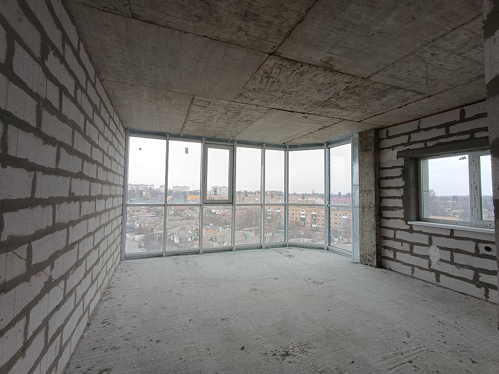 Продається світла простора 1-кімн. квартира 64 кв.м в новобудові центр Умань - зображення 1